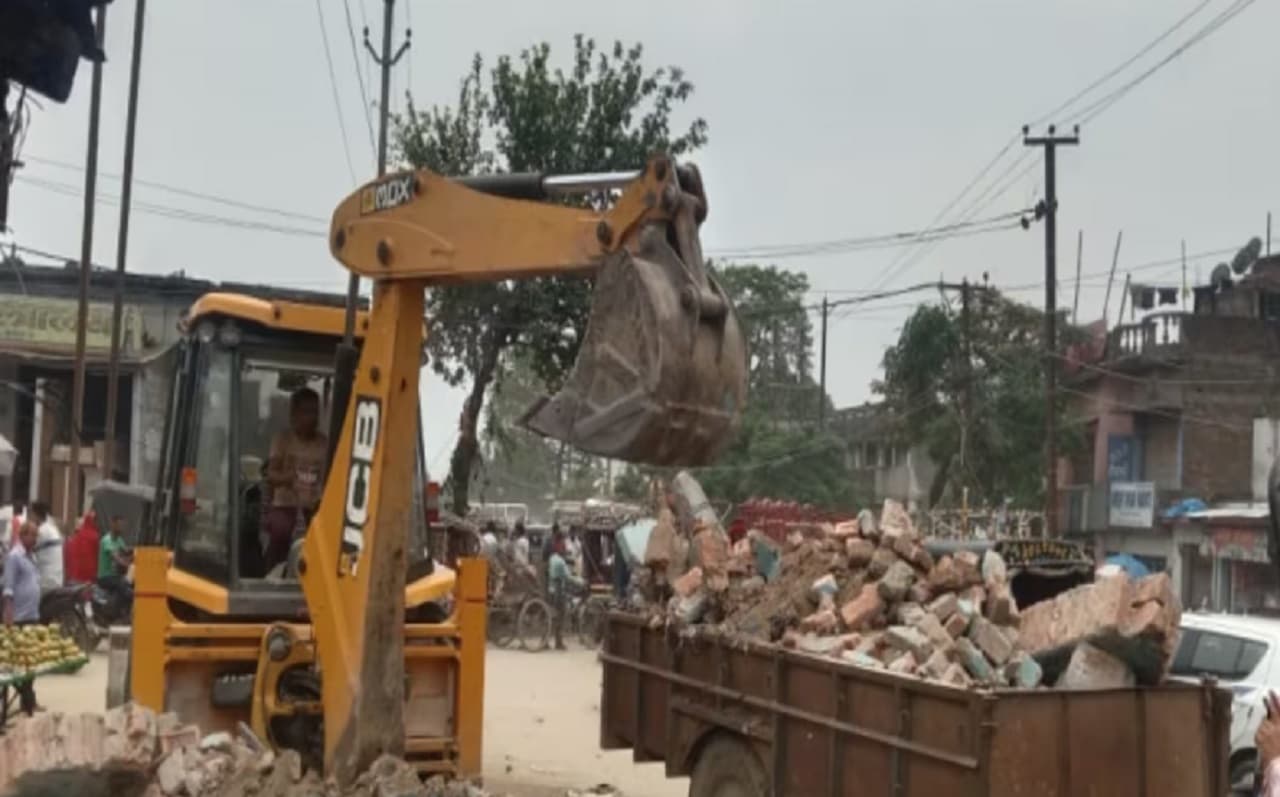 बिहार में अब ‘बुलडोजर पुलिस’, योगी मॉडल से ज्यादा सख्त होगा नीतीश कुमार का यह एक्शन प्लान