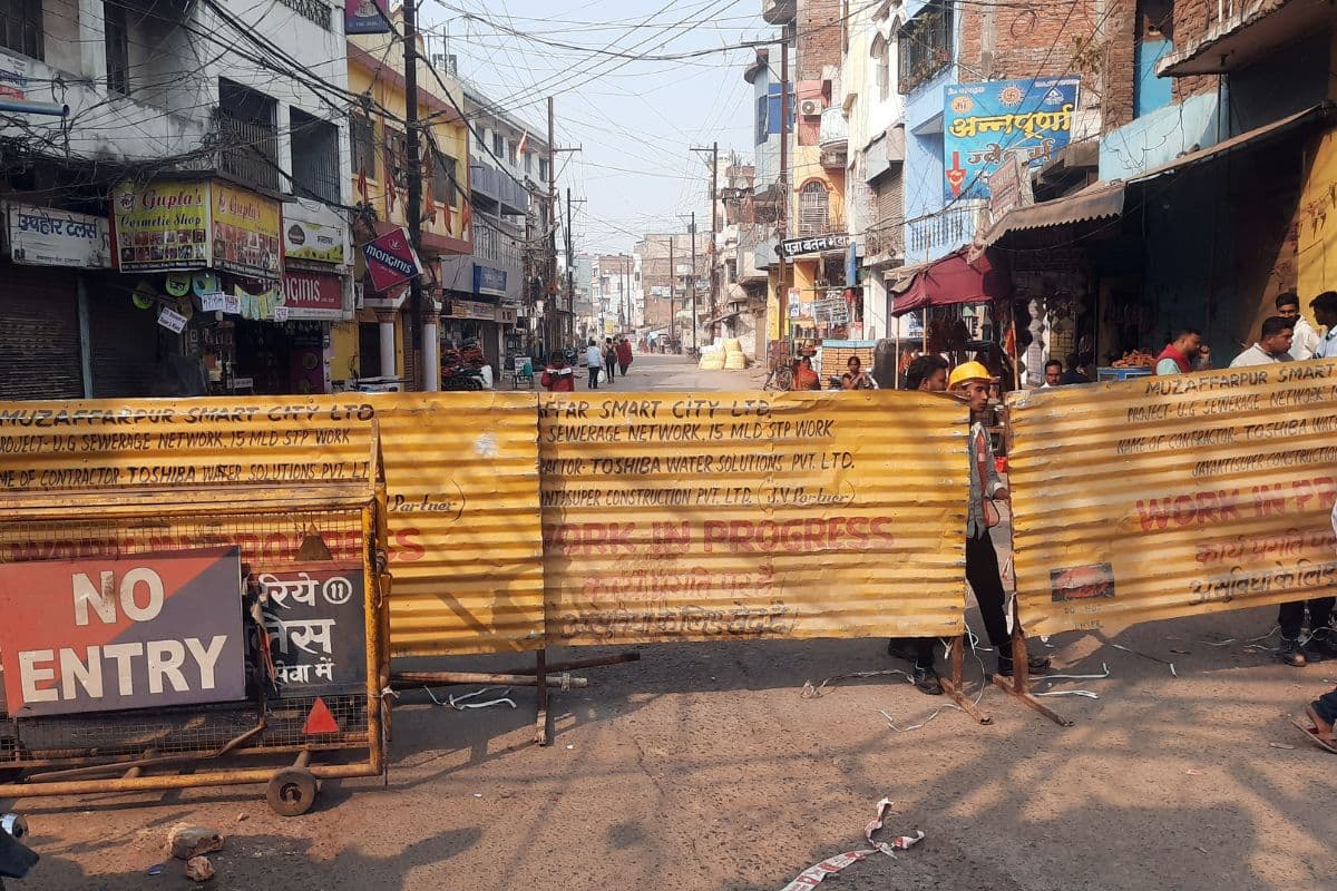 मुजफ्फरपुर स्मार्ट सिटी, सीवरेज काम से सड़कें बंद, लोगों को भारी परेशानी का सामना