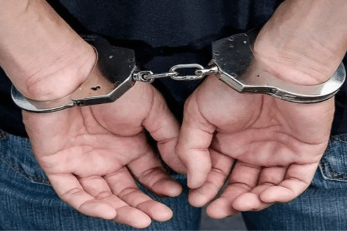 Bihar News: पिस्टल और जिन्दा कारतूस के साथ 4 युवक गिरफ्तार, जांच के दौरान पुलिस से नोंकझोक