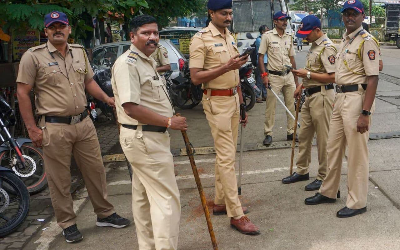 गया में गिरफ्तारी के विरोध में थाना पहुंची दर्जनों महिलाएं, रौद्र रूप देख भाग खड़े हुए दारोगा