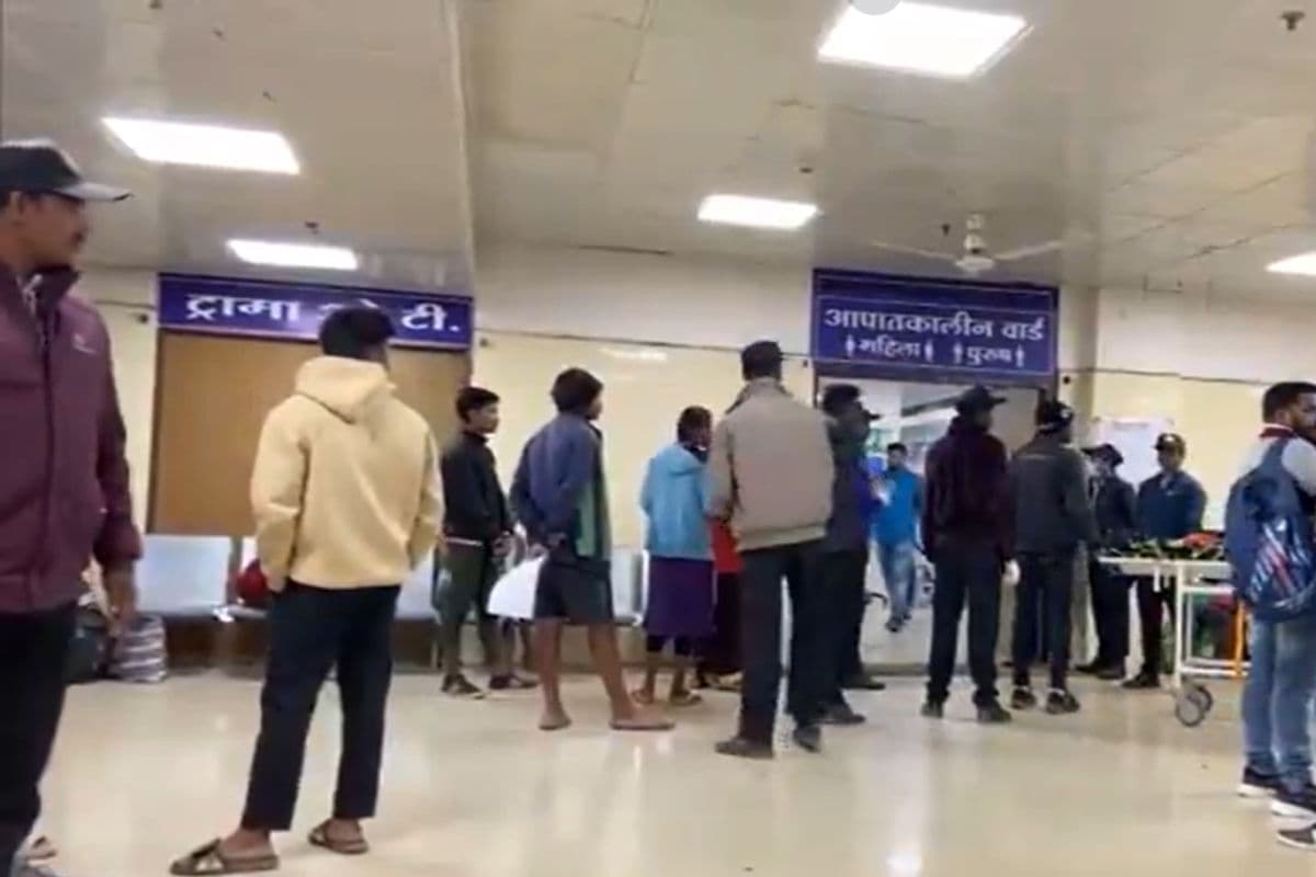 Chhattisgarh Accident: छत्तीसगढ़ में भीषण सड़क दुर्घटना, वाहन पलटने से 5 की मौत, 81 घायल