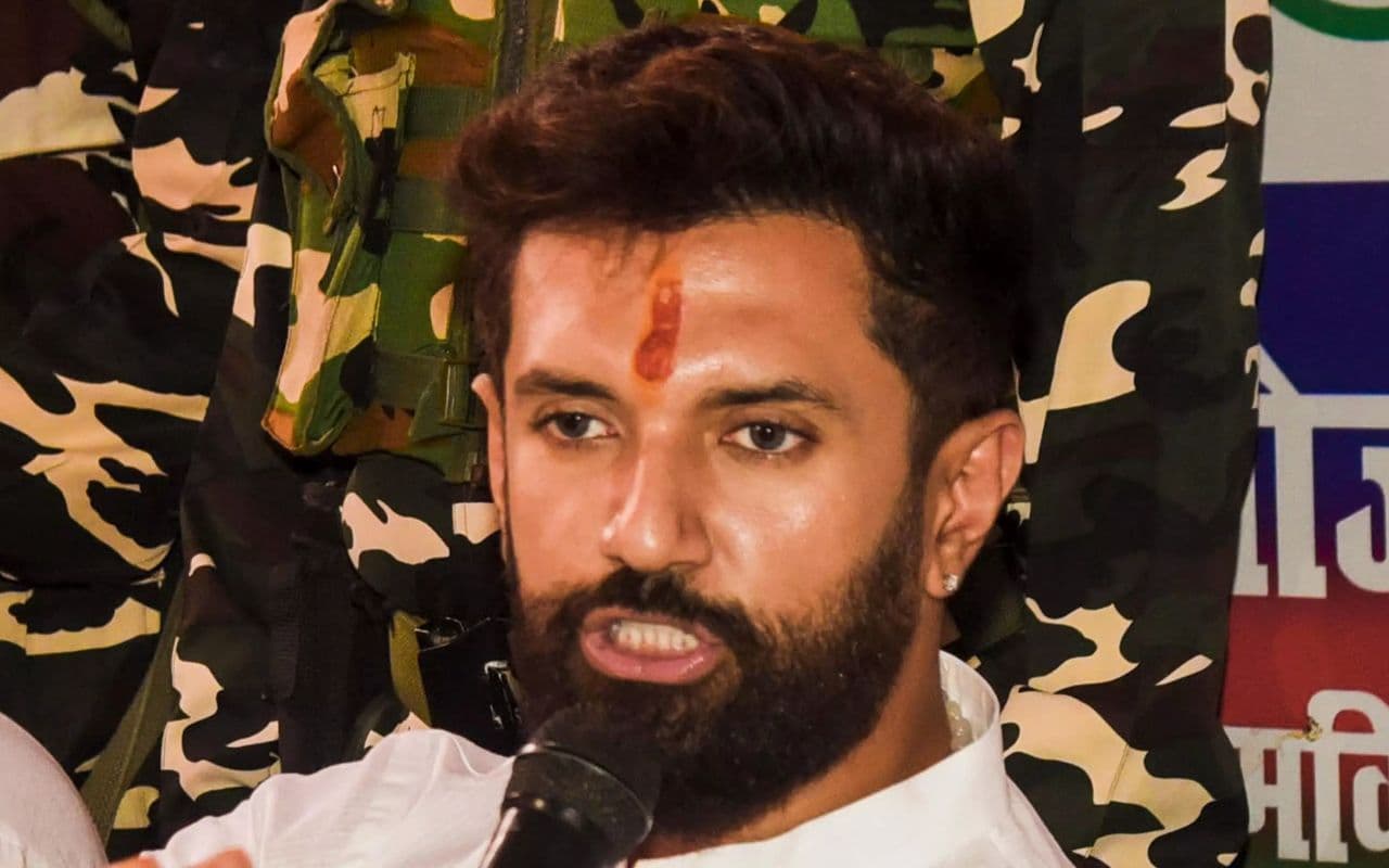 Chirag Paswan की पार्टी के 100 नेताओं ने एक साथ दिया इस्तीफा, जानें क्या आरोप लगाया Chirag Paswan की पार्टी के 100 नेताओं ने एक साथ दिया इस्तीफा, जानें क्या आरोप लगाया