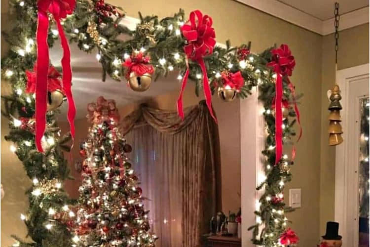 Christmas 2024 : इस क्रिसमस अपने घर को सजाएं नए और ट्रेंडी तरीके से