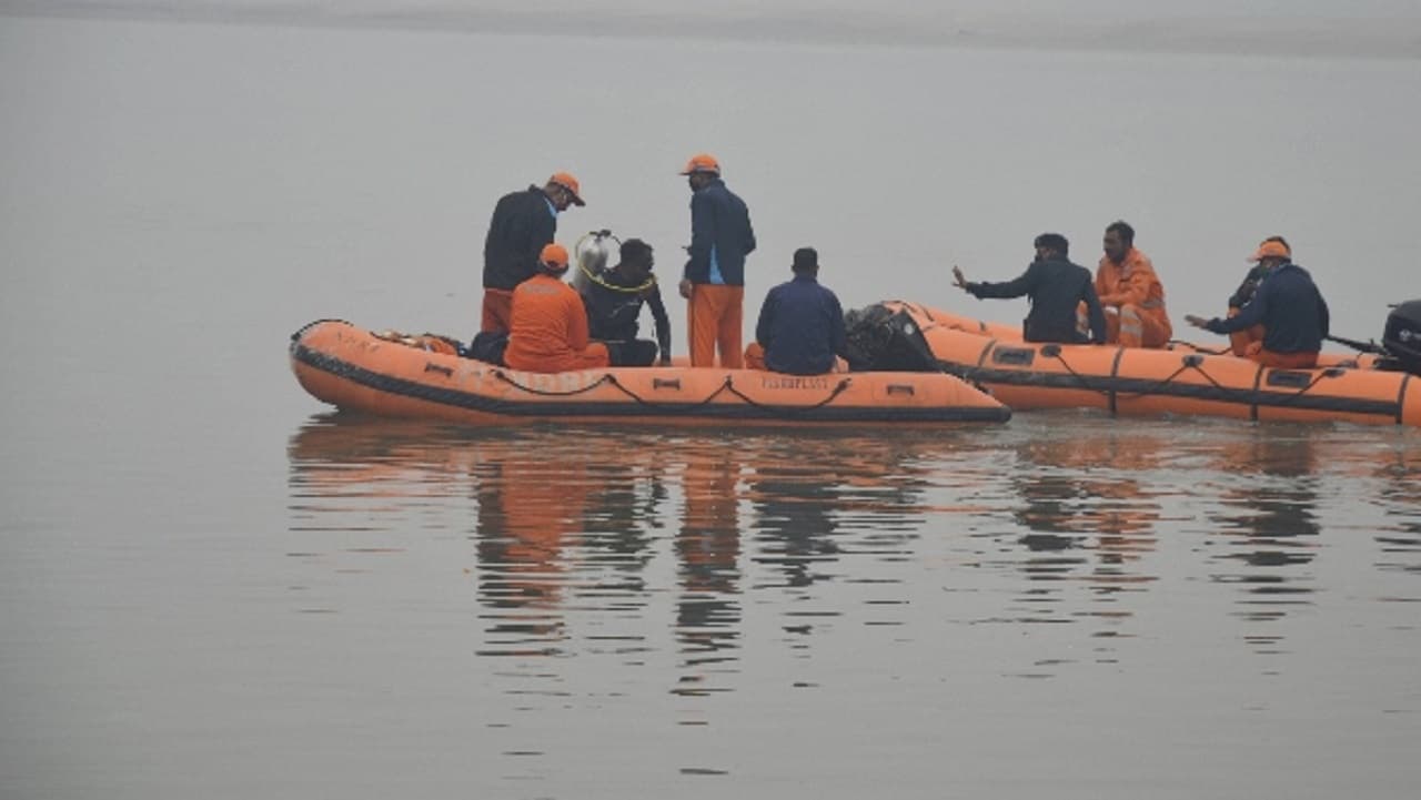 Bihar News: पानी में डूबे हुए लोगों की तलाश करेगा ये खास डिवाइस, फोटो खींचने से लेकर भार उठाने की है क्षमता