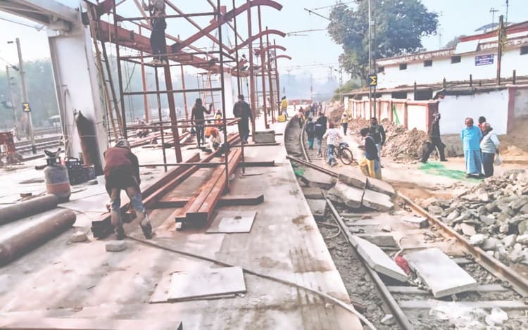 Gaya News: गया रेलवे स्टेशन पर अब अपने निजी वाहनों से प्लेटफॉर्म तक पहुंच सकेंगे यात्री, ये सुविधाएं भी मिलेंगी जल्द