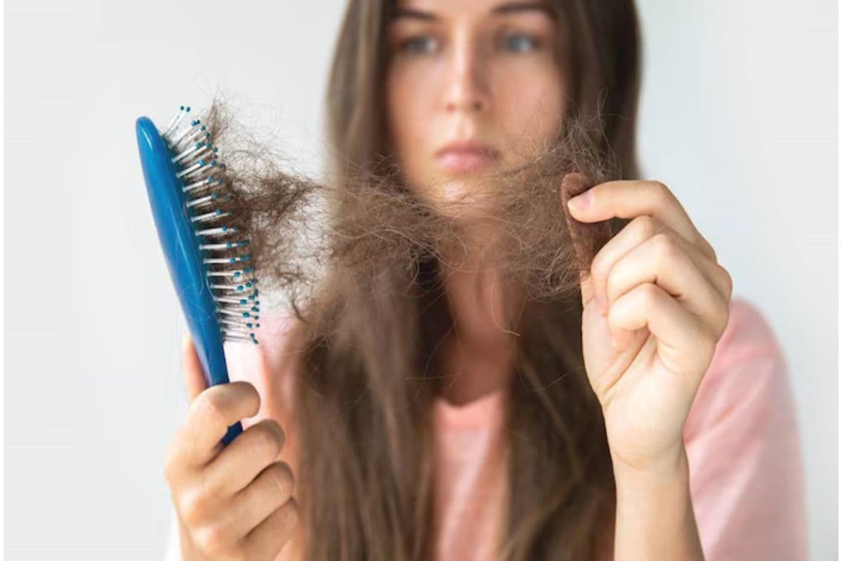 Winter Hair Care : डैंड्रफ से बालों के झड़ने तक, तेल मालिश से पाएं हर समस्या का समाधान Winter Hair Care : डैंड्रफ से बालों के झड़ने तक, तेल मालिश से पाएं हर समस्या का समाधान