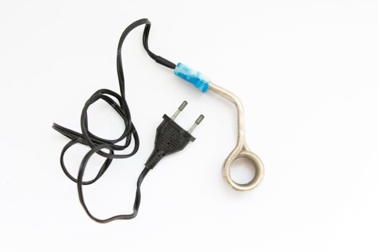 Immersion Rod Using Tips: कहीं जानलेवा न बन जाए पानी गर्म करने वाला हीटिंग रॉड, इस्तेमाल करने से पहले इन बातों का रखें ख्याल