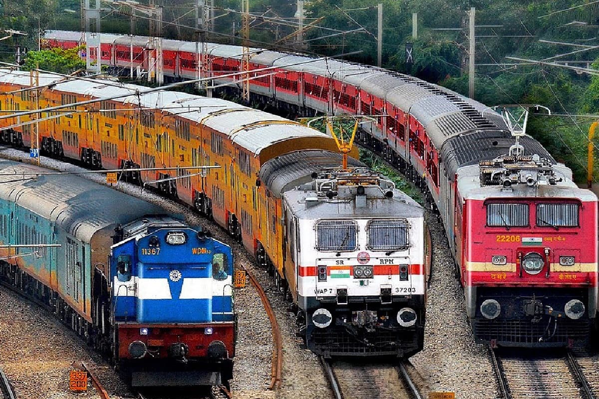 यात्रीगण कृपया ध्यान दें! 1 जनवरी 2025 से बदल जाएंगे 73 ट्रेनों के नंबर, चेक करें पूरी लिस्ट