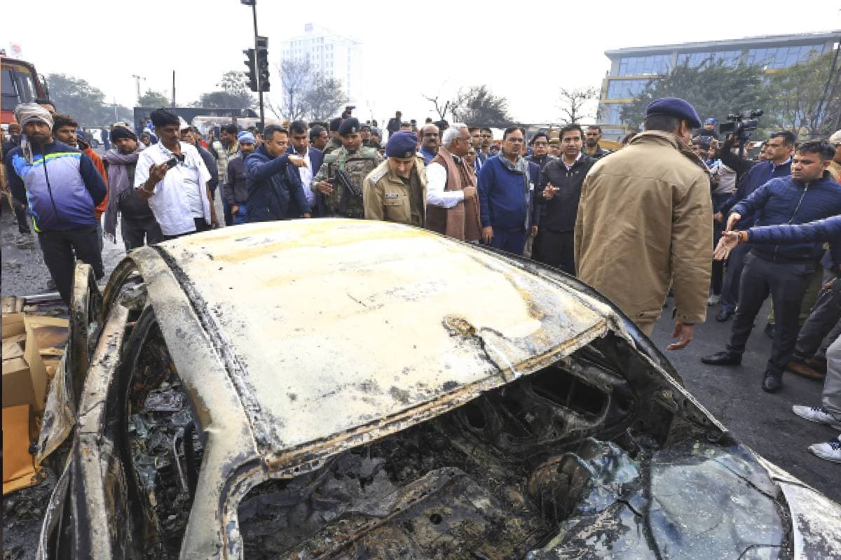 Jaipur Ajmer Accident : рдЖрдЧ рд╕реЗ рд▓рд┐рдкрдЯрд╛ рд╢рдЦреНрд╕ рд╕рдбрд╝рдХ рдкрд░ рджреМрдбрд╝ рд░рд╣рд╛ рдерд╛, рд╕реНрдХреВрд▓ рд╡реИрди рдХреЗ рдбреНрд░рд╛рдЗрд╡рд░ рдиреЗ рджрд┐рд▓ рджрд╣рд▓рд╛рдиреЗ рд╡рд╛рд▓реА рдмрд╛рдд рдмрддрд╛рдИ