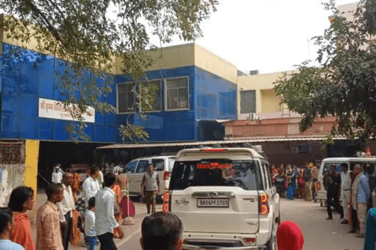 Muzaffarpur News: बारात से वापस लौट रहे टेंपो ने ट्रक में मारी जोरदार टक्कर, एक की मौत, तीन गंभीर रूप से घायल