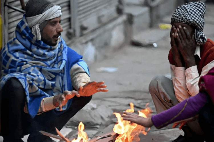 Muzaffarpur Weather: जिले में बनी शीतलहर जैसी स्थिति, अलाव का सहारा ले रहे लोग, जानें ताजा अपडेट