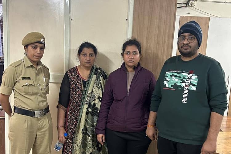 Nikita Singhania Arrested : अतुल सुभाष खुदकुशी केस में पत्नी निकिता सिंघानिया गिरफ्तार, सास-साले को भी साथ ले गई पुलिस