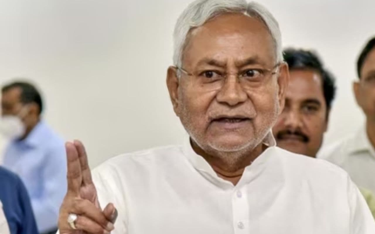 Manipur Violence में मारे गए मजदूर के परिजनों को मुआवजा देगी बिहार सरकार, सीएम नीतीश ने किया ऐलान Manipur Violence में मारे गए मजदूर के परिजनों को मुआवजा देगी बिहार सरकार, सीएम नीतीश ने किया ऐलान