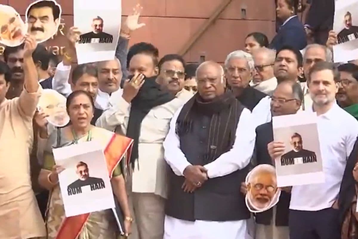 Parliament Session: अदाणी मामले पर राहुल गांधी समेत विपक्षी सांसदों ने किया प्रदर्शन, लोकसभा की कार्यवाही स्थगित, देखें Video