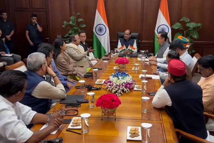 Parliament Winter Session: पीएम मोदी लोकसभा को कर सकते हैं संबोधित, बिरला की बैठक के बाद विपक्ष बहस के लिए तैयार