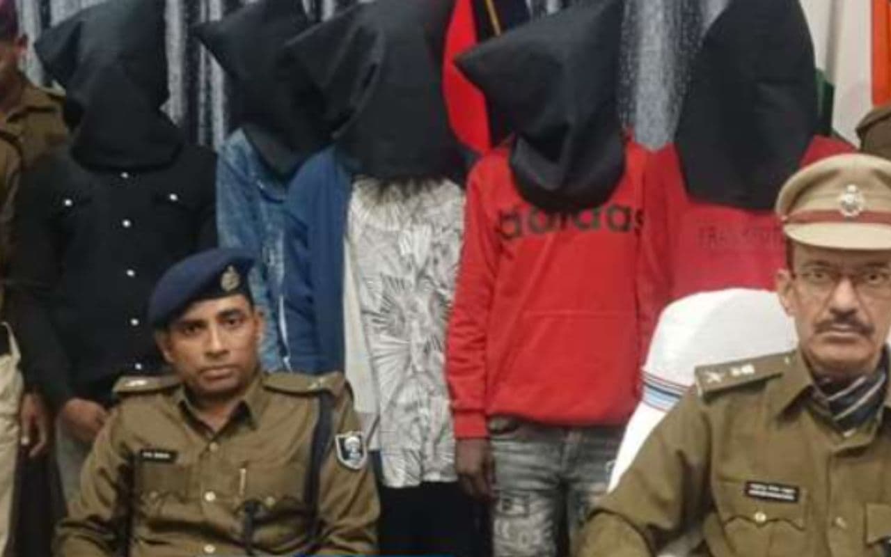 Patna News: पटना जंक्शन पर बिहार पुलिस और सेना की वर्दी के साथ 5 गिरफ्तार, पूछताछ में हुआ बड़ा खुलासा
