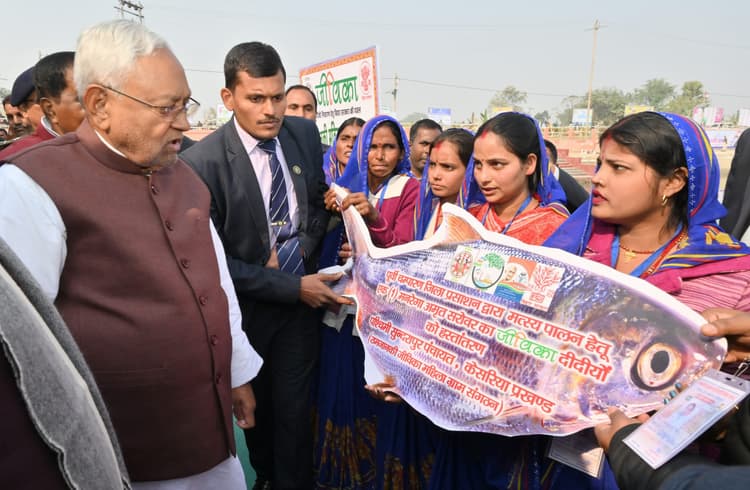 Pragati Yatra: बताइये और क्या करना है... नीतीश कुमार ने जीविका दीदी से मांगा आइडिया