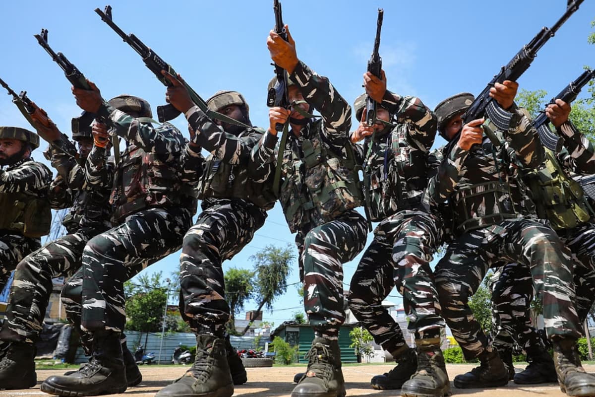 Sarkari Naukri: CRPF में बिना किसी परीक्षा के नौकरी पाने का मौका, 75000 मिलेगा वेतन