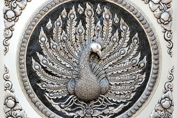 Vastu Tips: घर में इस जगह रखें चांदी का मोर, आर्थिक तंगी से मिलेगा छुटकारा