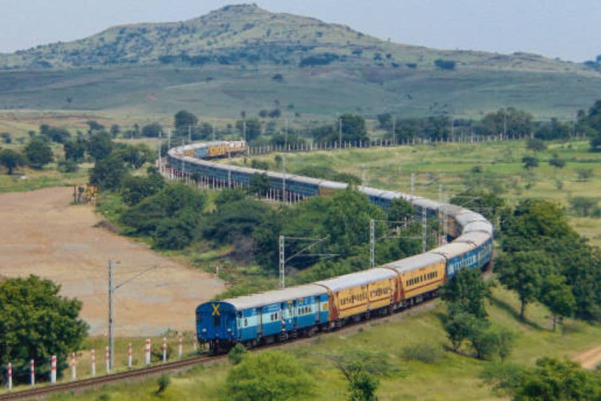 Travel Tips: भारत में ही नहीं विदेश की भी करें भारतीय रेलवे से सैर, जानें किस देश की कर सकते हैं यात्रा