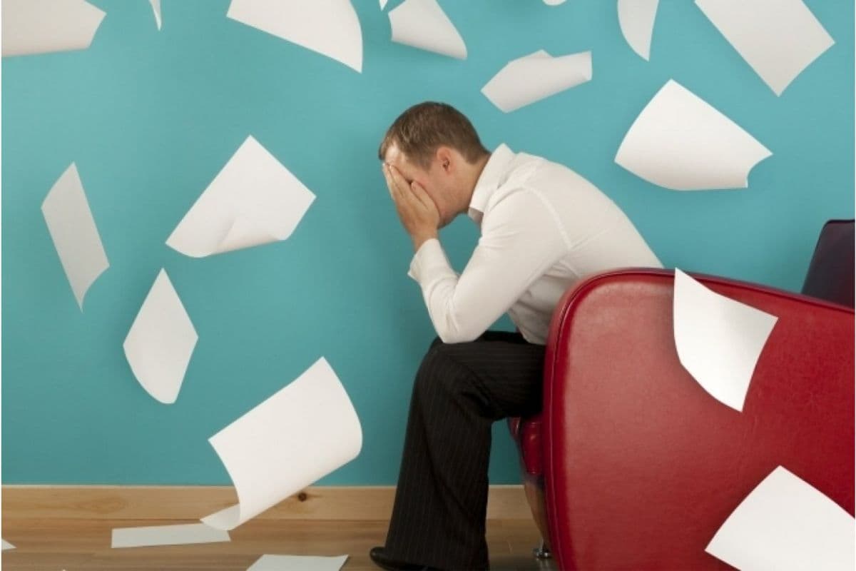 5 गलत आदतें जो आपके सफल जीवन के रास्ते में डाल सकती हैं रुकावट