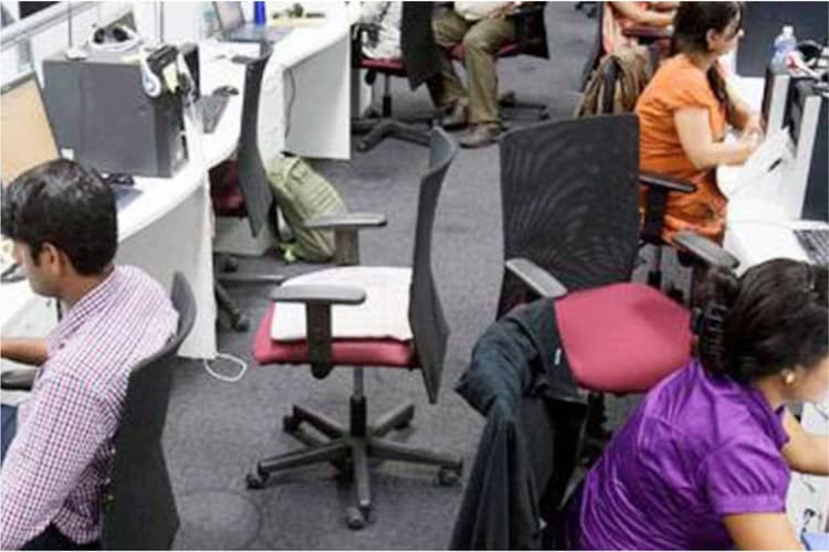 Vastu tips : ऑफिस डेस्क पर रखें ये चीजें,चमक उठेगी आपकी किस्मत