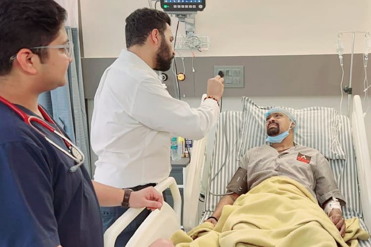 जीवन और मौत के बीच जूझ रहे हैं विनोद कांबली, ब्रेन में हुआ ब्लड क्लॉट