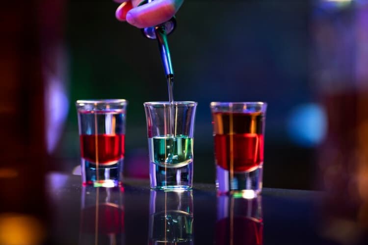 Winter Health Care Tips: सर्दियों में रहना है स्वस्थ तो इन चीजों को आज ही डाइट से करें अलविदा