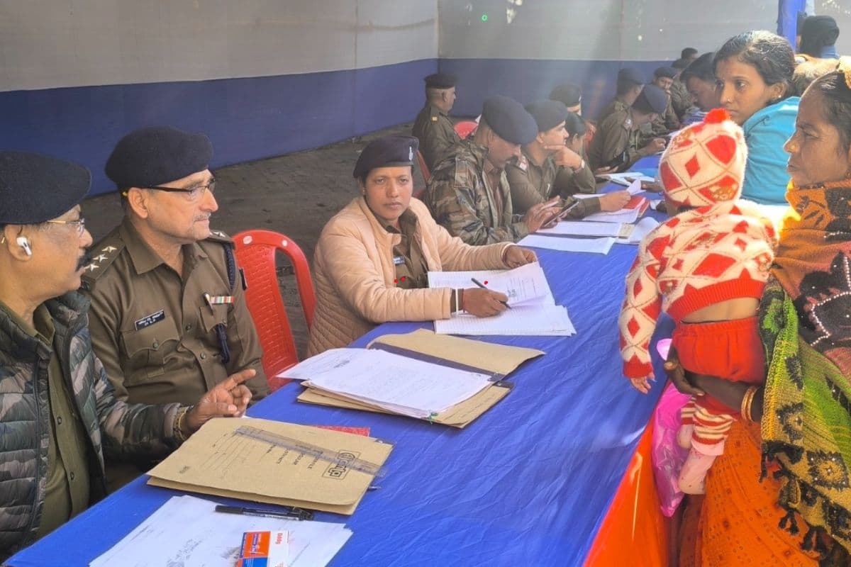 Giridih News: जन शिकायत कार्यक्रम में सबसे अधिक मामले जमीन विवाद के, अधिकारियों के सामने क्यों भावुक हुई एक मां