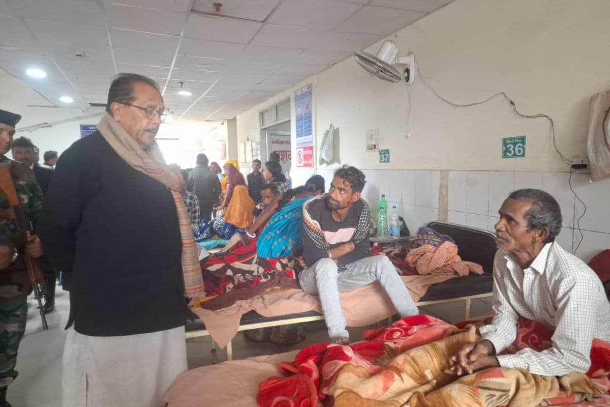 पलामू के MMCH अस्पताल का हाल देखकर भड़के मंत्री राधाकृष्ण किशोर, कहा- यहां तो स्वस्थ लोग भी हो जाएंगे बीमार