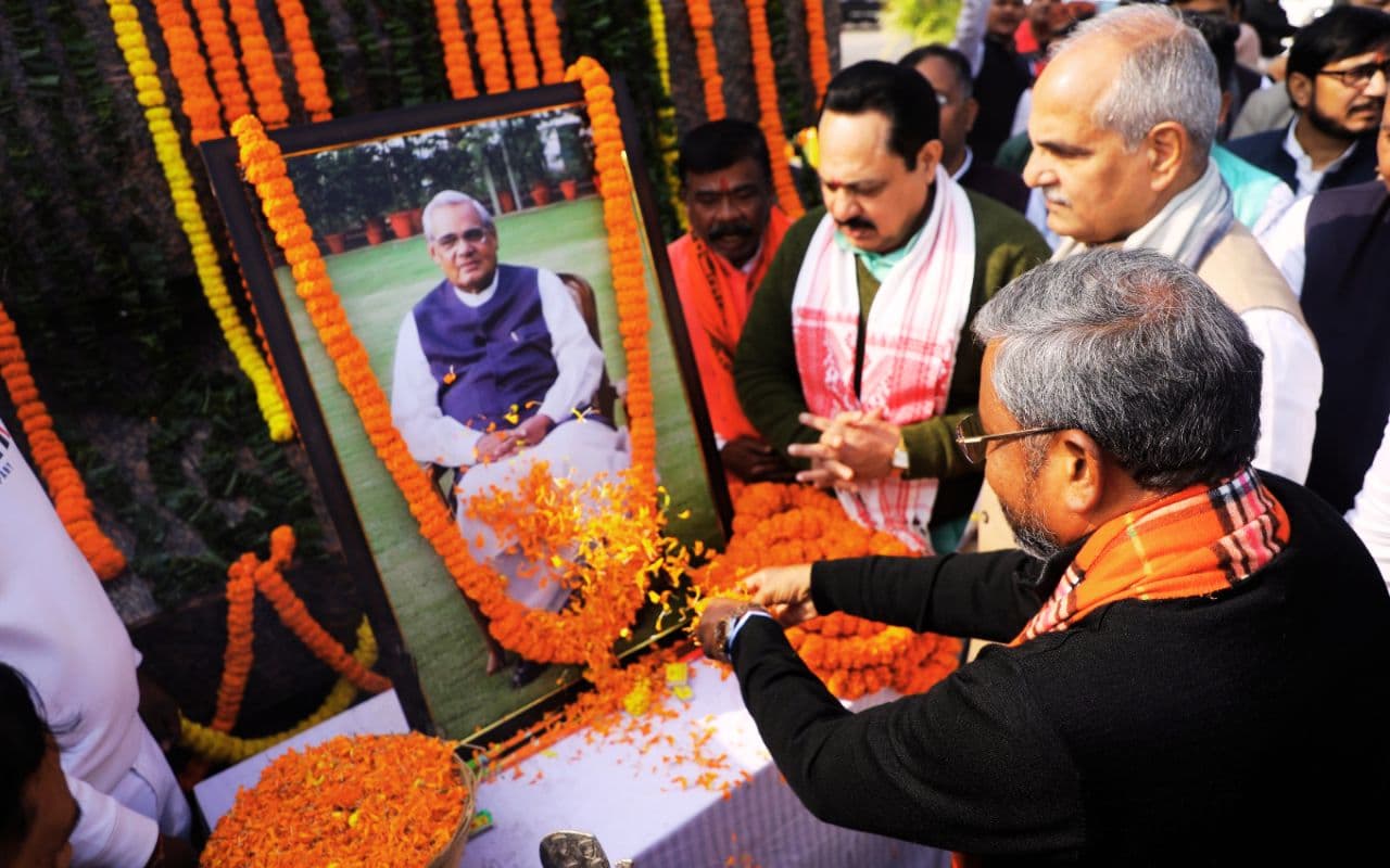 अटल बिहारी वाजपेयी ने बनाया झारखंड, संताली भाषा को दिलाई संवैधानिक मान्यता