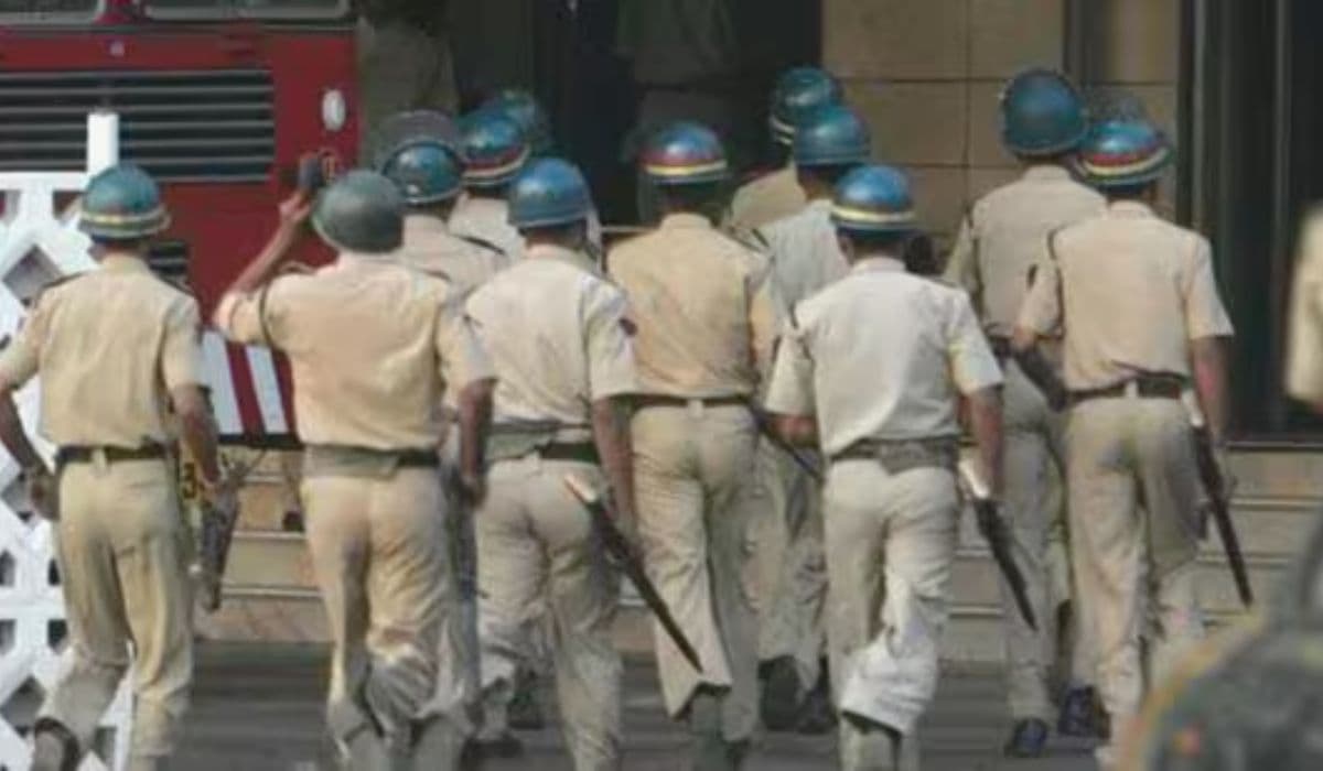 Bihar News: बिहार में शराब माफियाओं के हौसले बुलंद, पकड़ने गई पुलिस टीम पर किया हमला
