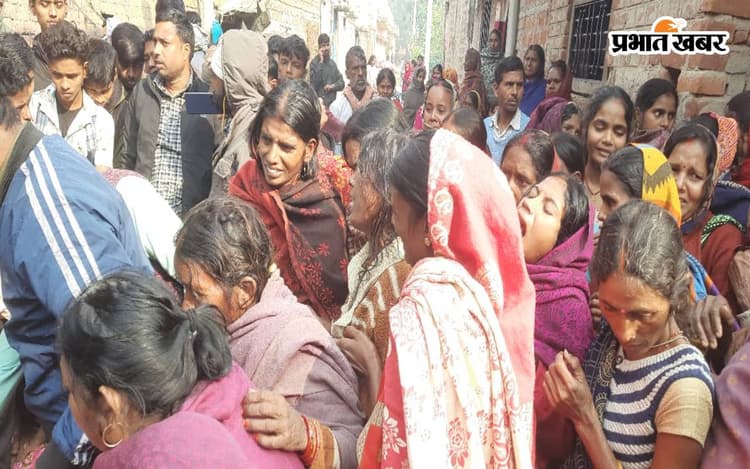 Bihar News : पेड़ काटते समय तीन बच्चों के पिता की दर्दनाक मौत, परिवार को रो-रोकर बुरा हाल