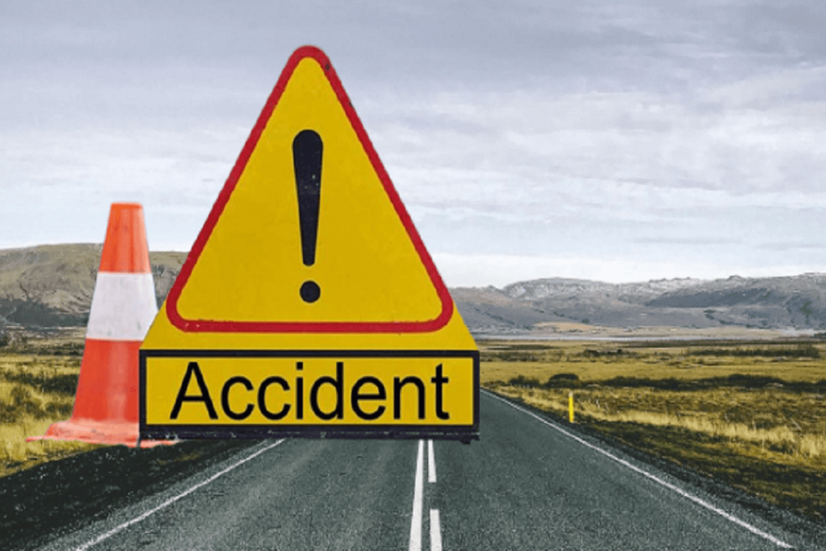 Bihar News: छपरा में भीषण सड़क हादसा, दो लोगों की मौत, कार से शव को निकालने में लगे 2 घंटे