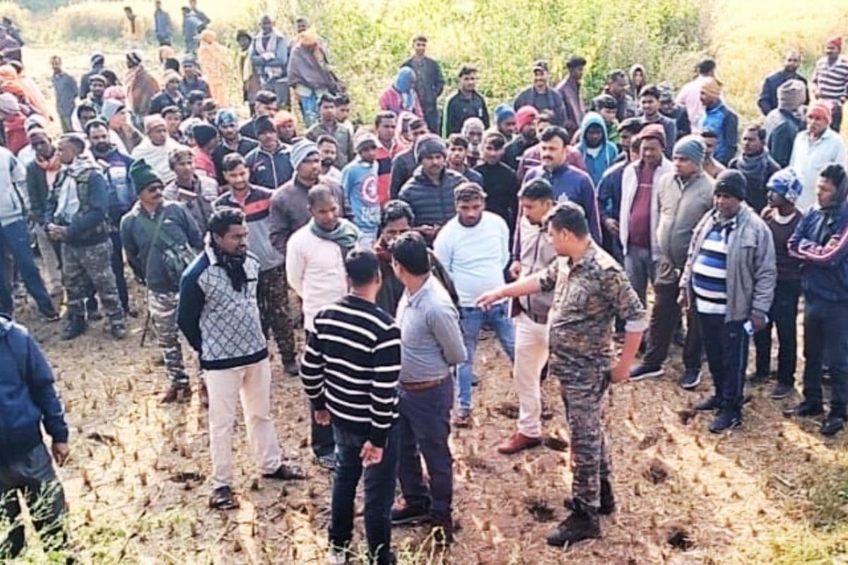 पलामू में सेवानिवृत्त शिक्षक को टांगी से काट डाला, खोजी कुत्ते की मदद से आरोपी की तलाश में जुटी पुलिस