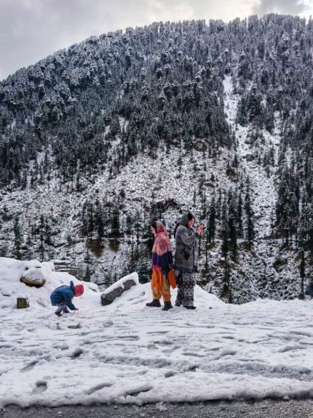 जम्मू-कश्मीर और उत्तराखंड में भारी बर्फबारी