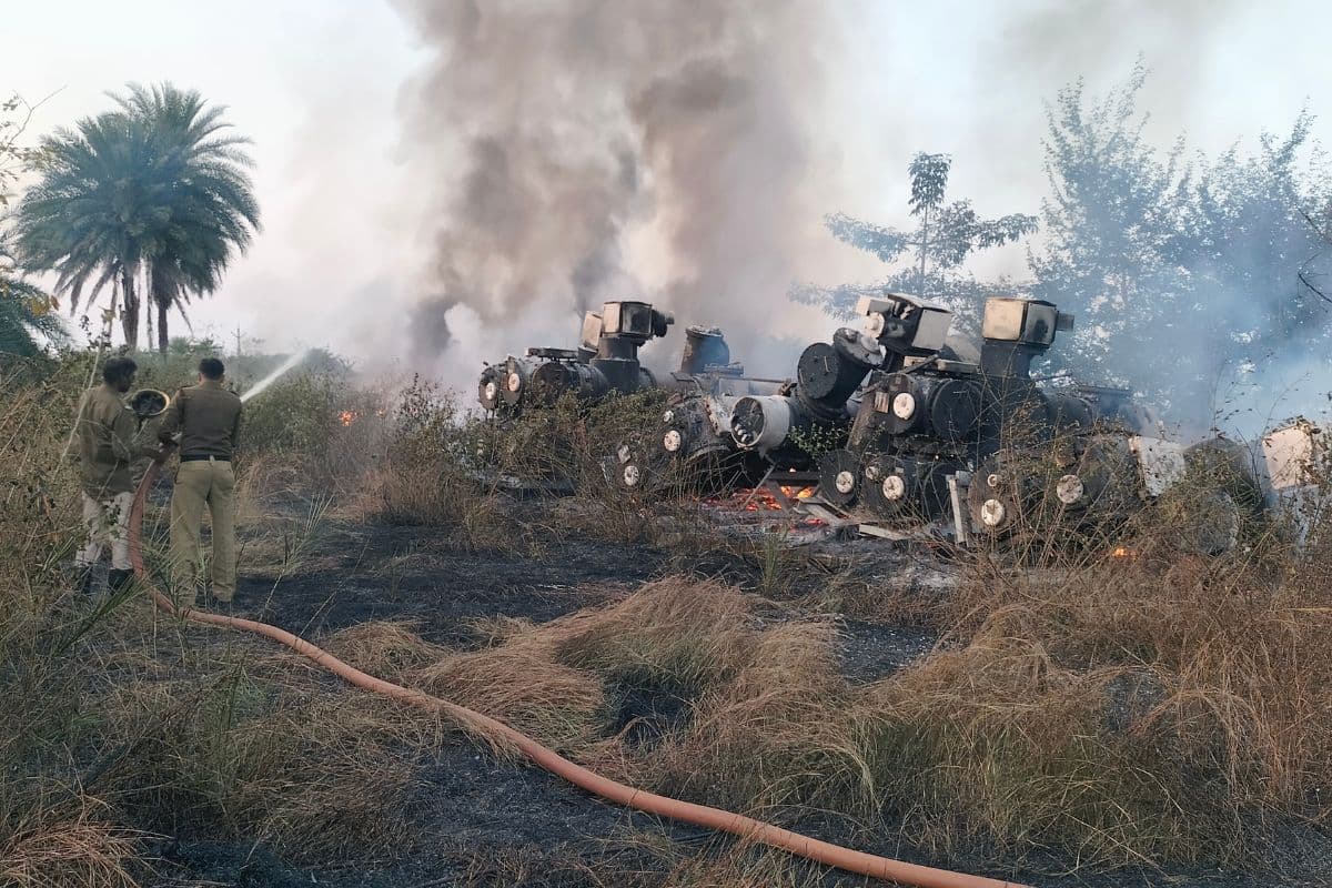 देवघर के सारठ में पावर ग्रिड की साइट पर ब्लास्ट, 9 करोड़ की जीआइएस मशीन जलकर खाक