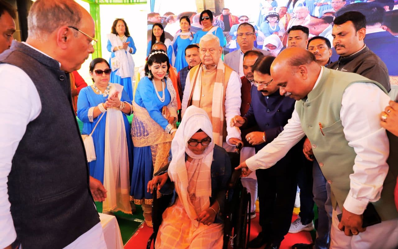 लक्की ड्रॉ और क्रिसमस के साथ दीक्षा महिला मंडल के आनंद मेला का समापन