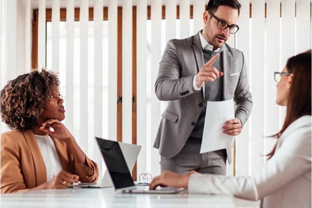 अचानक ऑफिस से चाहिए छुट्टी ? यहां जानें वह बहाने जो आपके बॉस को भी कर देंगे राजी