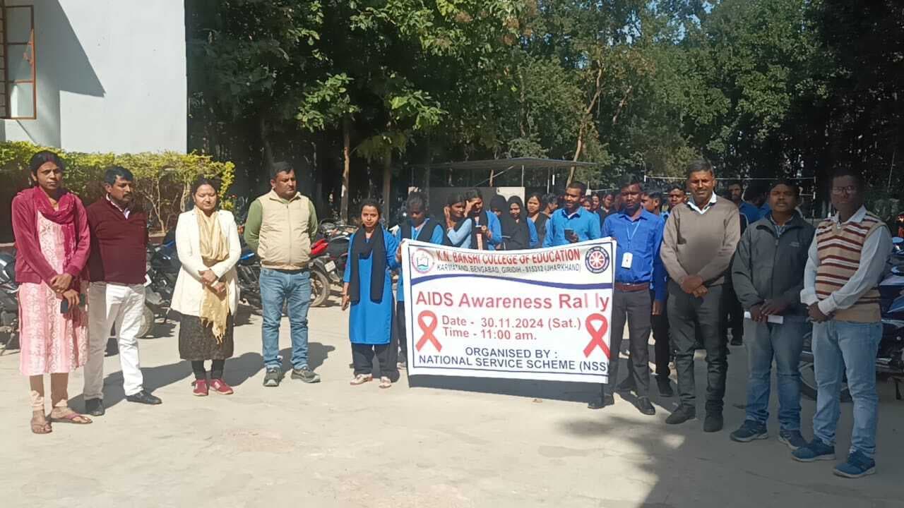 Giridih News:बीएड प्रशिक्षुओं ने एड्स जागरूकता रैली निकाली