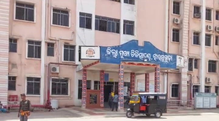 Jharsuguda News: जिला अस्पताल मार्ग पर शाम ढलते ही छा जाता है अंधेरा, लोगों में नाराजगी