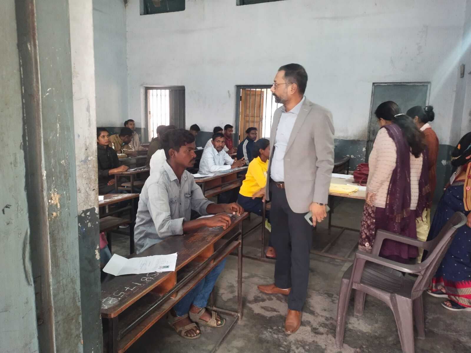 Jamshedpur News : पदाधिकारी रहे सक्रिय, कदाचार मुक्त संपन्न हुई चौकीदार परीक्षा