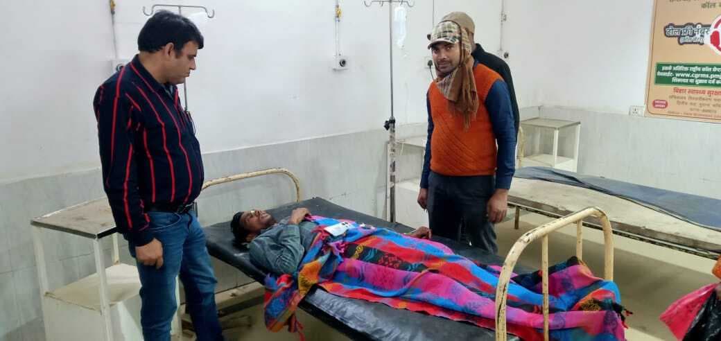 बाइक व ऑटो में टक्कर, बाइक सवार दो युवक जख्मी