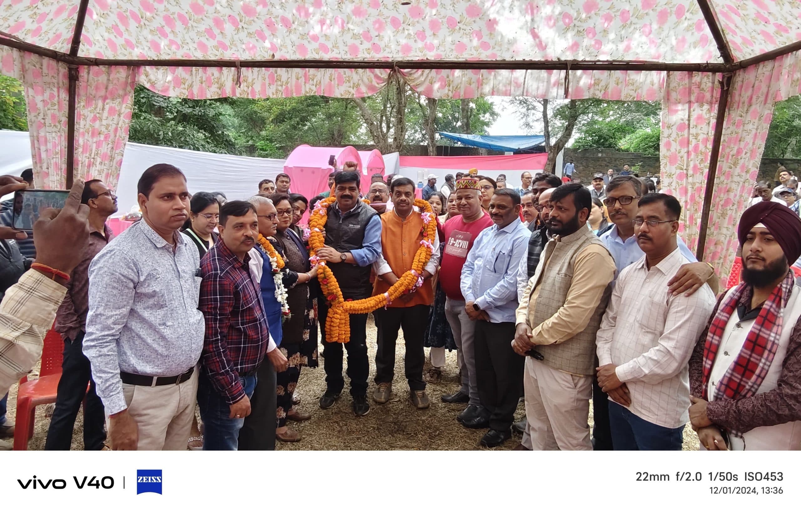 Jamshedpur news. टाटा मोटर्स न्यू ड्रीम लाइन कर्मियों के वनभोज में महामंत्री हुए सम्मानित