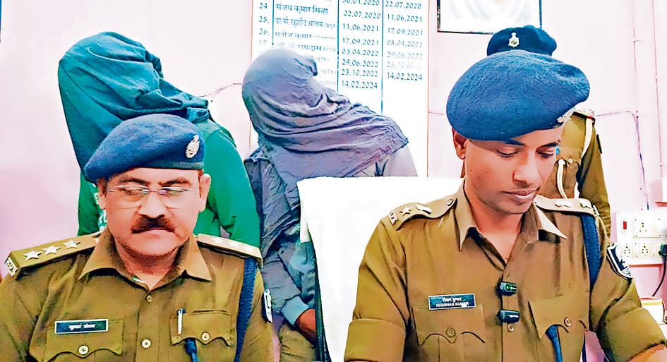 9.85 लाख की लूट में भोजपुर के दो अपराधी गिरफ्तार