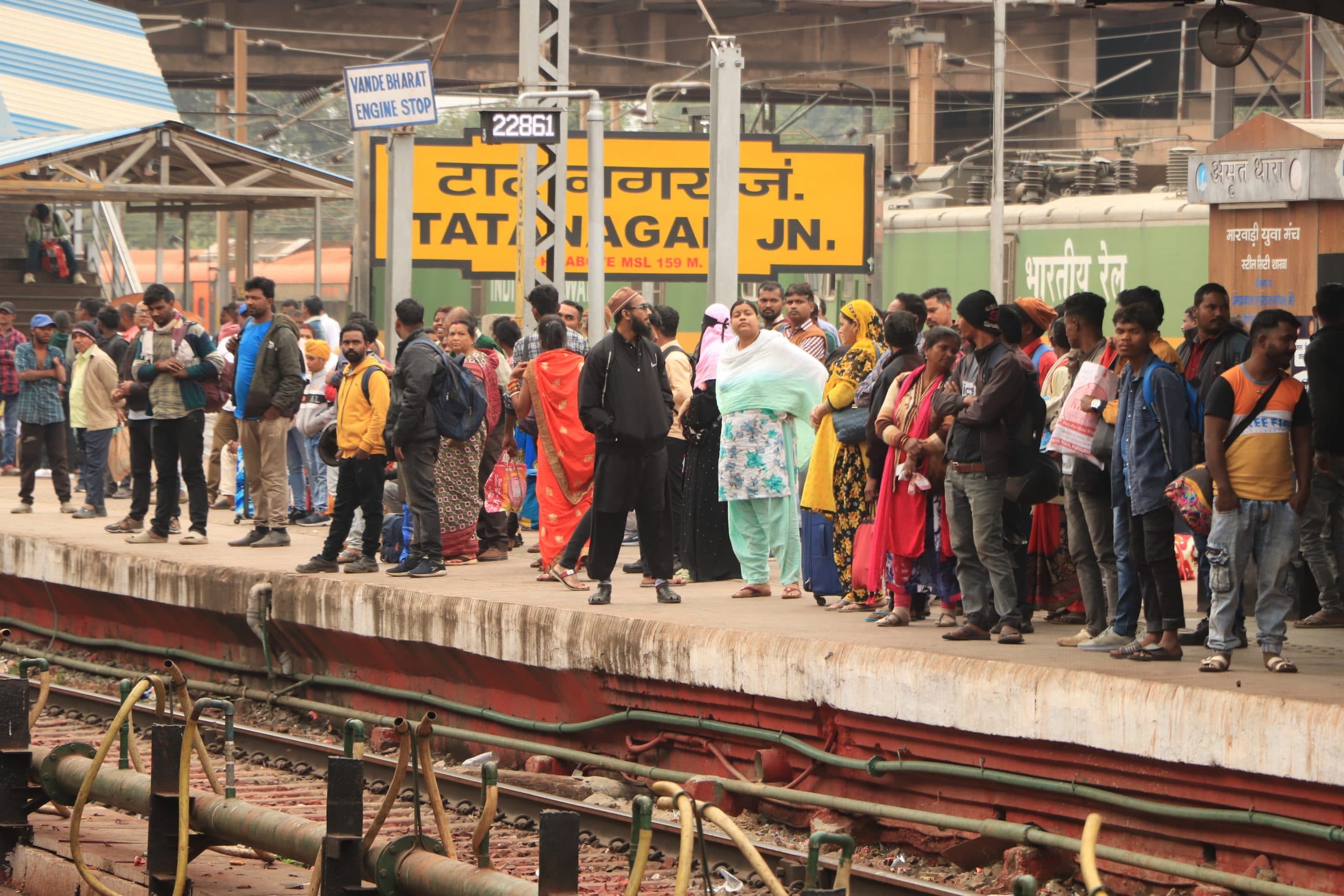 Jamshedpur news. रेलवे के ट्रेड यूनियन के चुनाव को लेकर अब 6-7 को होगा ट्रैक पर काम, कुछ ट्रेनें रद्द, कइयों के मार्ग बदले