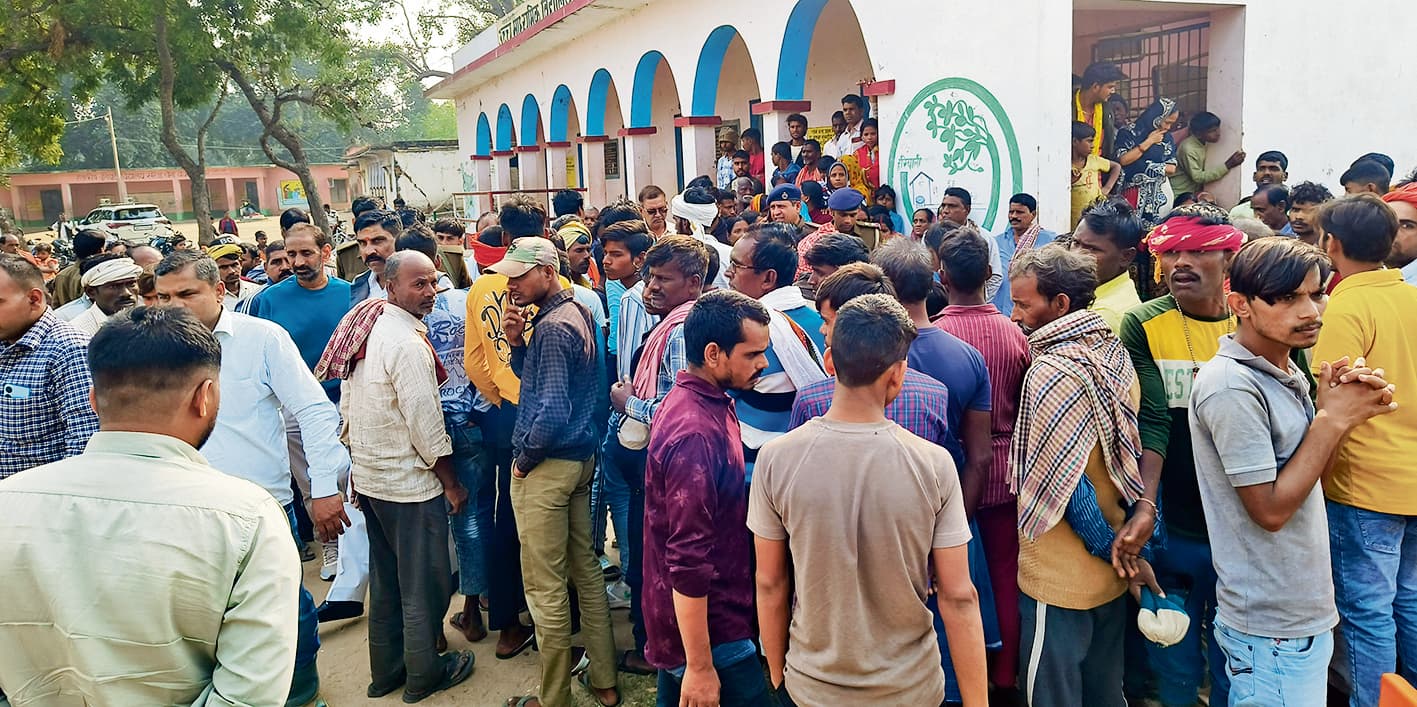 Buxar News : बच्चों से गुलजार रहनेवाले आंगन से निकल रहा चीत्कार