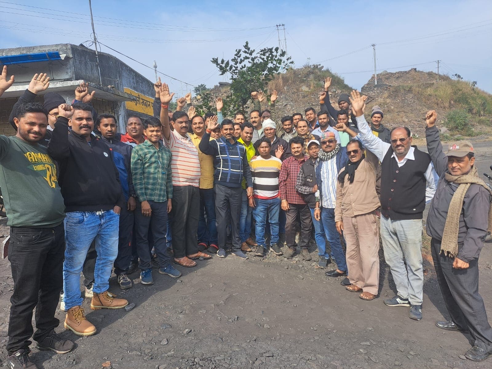 BOKARO NEWS : संडे ड्यूटी में कटौती के खिलाफ किया कार्य बहिष्कार