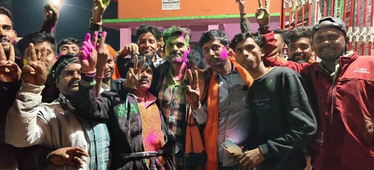 katihar news :रायपुर मुखिया आलोक कुमार 335 वोट के अंतर से बने पैक्स अध्यक्ष