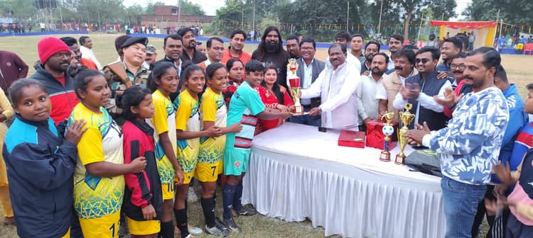 East Singhbhum : सोरेन स्पोर्टिंग को हरा स्टील सिटी जमशेदपुर बना चैंपियन